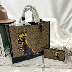 Coach X Jean Michel Basquiat Dempsey Hand/Shoulder/Crossbody and wallet NWT Rare